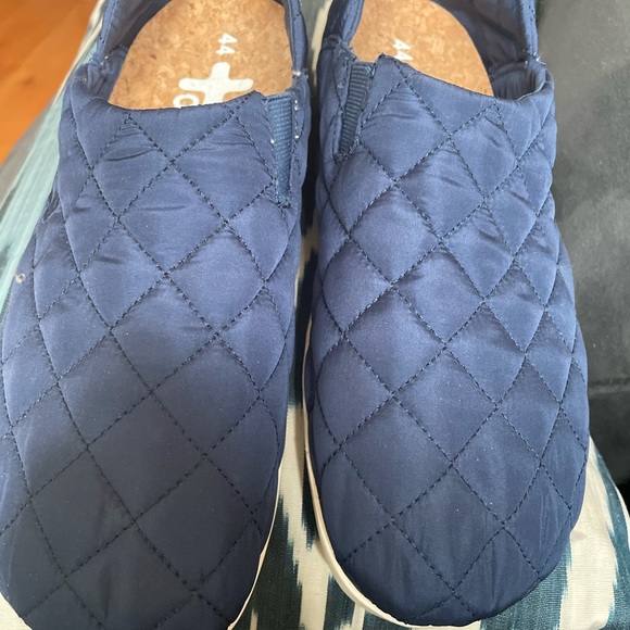 QTZ quilted slip on main image 4